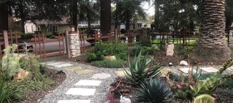 Charming/Private Home on Deodar Pine-lined St.