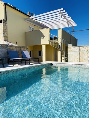 Outdoor pool - Tolles Ferienhaus mit Pool Maisonette in Kroatien (Bilice)