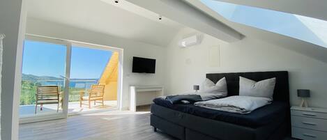 3 bedrooms, travel cot, WiFi, bed sheets