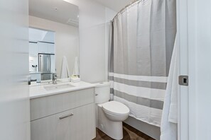 아파트, 침실 1개, 금연 | 욕실 | 샤워기/욕조 결합, 전신 욕조, 헤어드라이어, 목욕가운