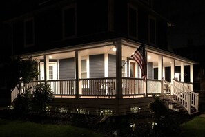 Exterior - One block to beach, off st parking, 3fls (Point Pleasant Beach)