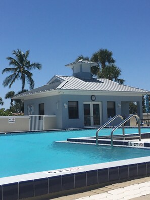 Outdoor pool - Intracoastal and Golf Views from the top floor (Stuart)