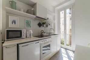 Fridge, microwave, oven, stovetop