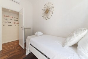 2 bedrooms, iron/ironing board, WiFi