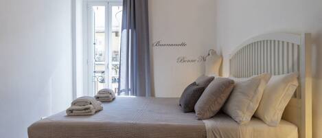 2 bedrooms, iron/ironing board, WiFi