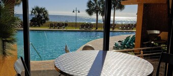 Beautiful Clean Modern Direct Oceanfront Unit With Amazing Views