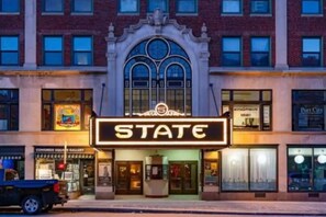 A theater with a marquee reading "STATE" and a classic architectural design. - Luxury Condo Downtown Portland Old Port (Portland)