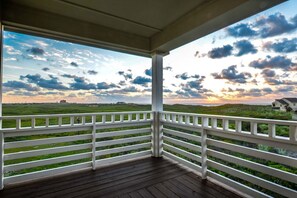 Property grounds - 3-Story, ALL en suite, Elevator, 2 Kings, Gulf/Beach Views, Hot Tub & Slingshot! (Port Aransas)
