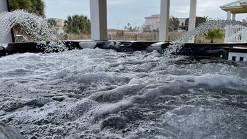 Tina de hidromasaje al aire libre