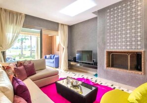 Télévision, cheminée