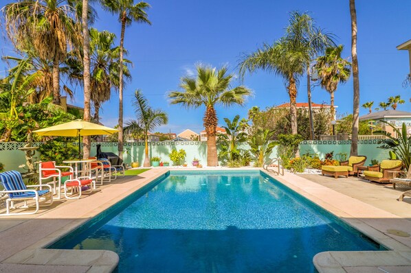 Outdoor pool, a heated pool