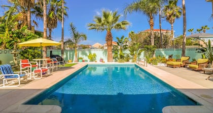 Tropical Dream: Book 7+ nights for 10% off your beachside bliss!