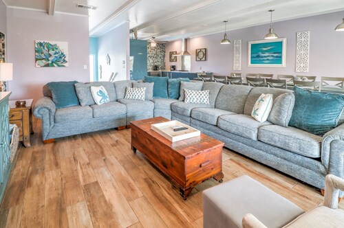 Tropical Dream: Book 7+ nights for 10% off your beachside bliss!