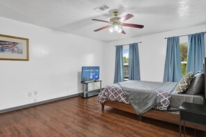 6 多间卧室、熨斗/熨衣板、旅行婴儿床、WiFi