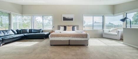 4 bedrooms, free WiFi, bed sheets