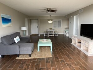 Smart TV - Beach Condo 2/2 newly remodeled & furnished (Fort Pierce)