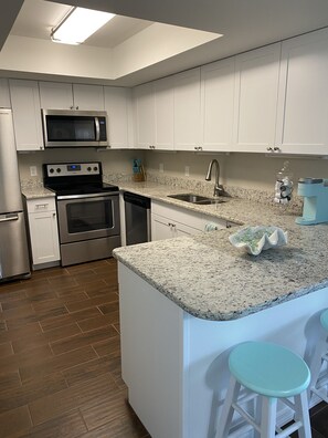 Fridge, microwave, oven, stovetop - Beach Condo 2/2 newly remodeled & furnished (Fort Pierce)