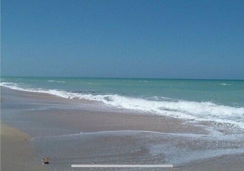 Beach Condo 2/2 newly remodeled & furnished