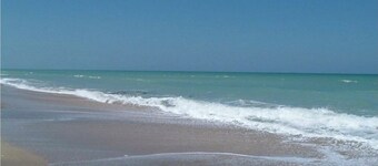 Beach Condo 2/2 newly remodeled & furnished