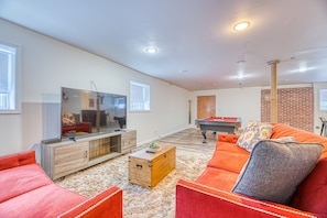 Tv, pejs, bordtennisbord