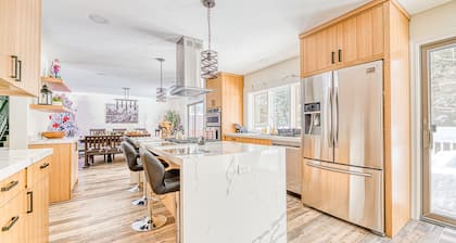 Mountain Retreat with Private Hot Tub.