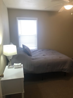 2 chambres, fer et planche à repasser, Wi-Fi, literie fournie