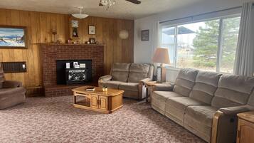 Smart TV, lettore DVD, videoteca, impianto stereo