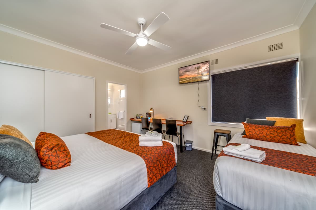 Standard Triple Room, Multiple Beds | Free WiFi, bed sheets