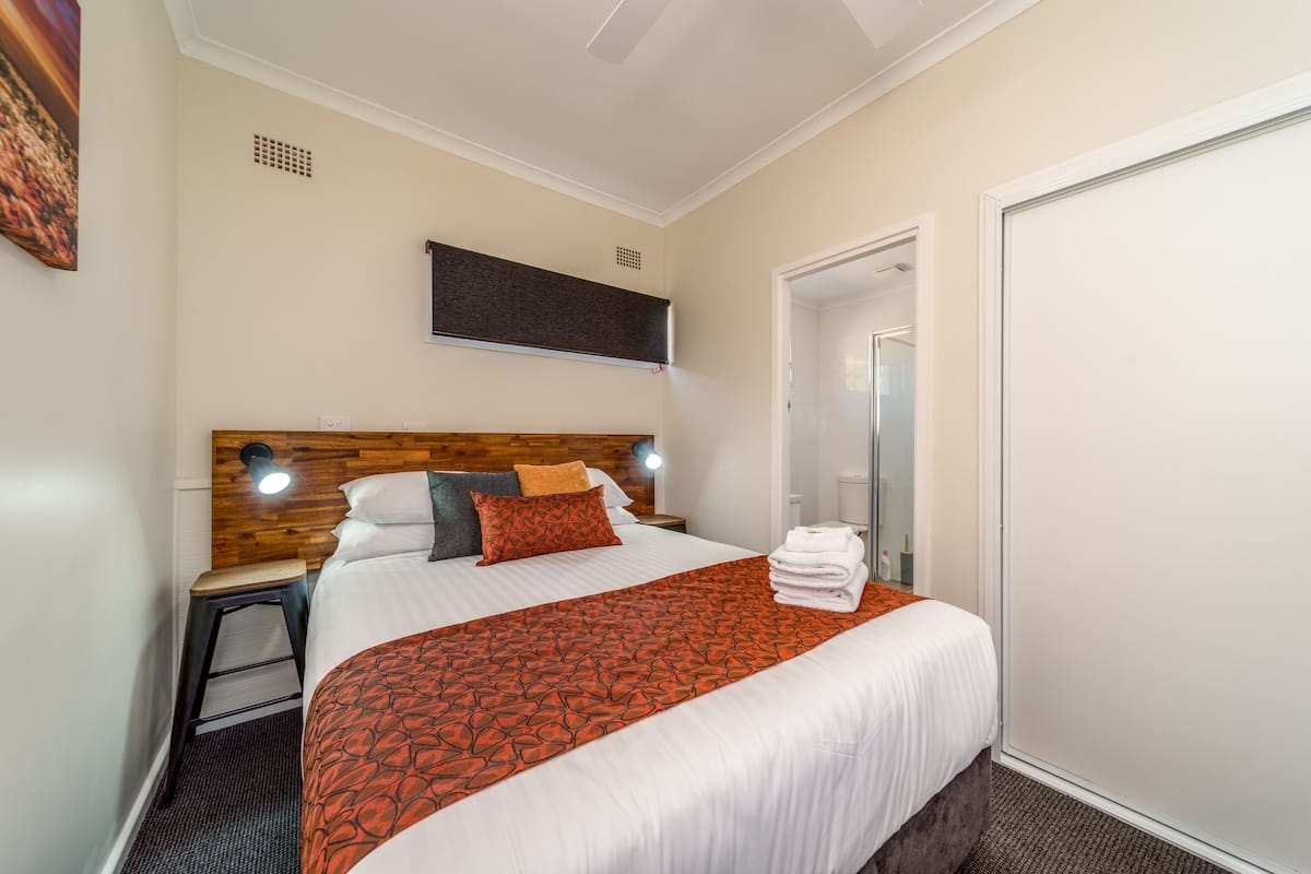 Basic Queen Room | Free WiFi, bed sheets