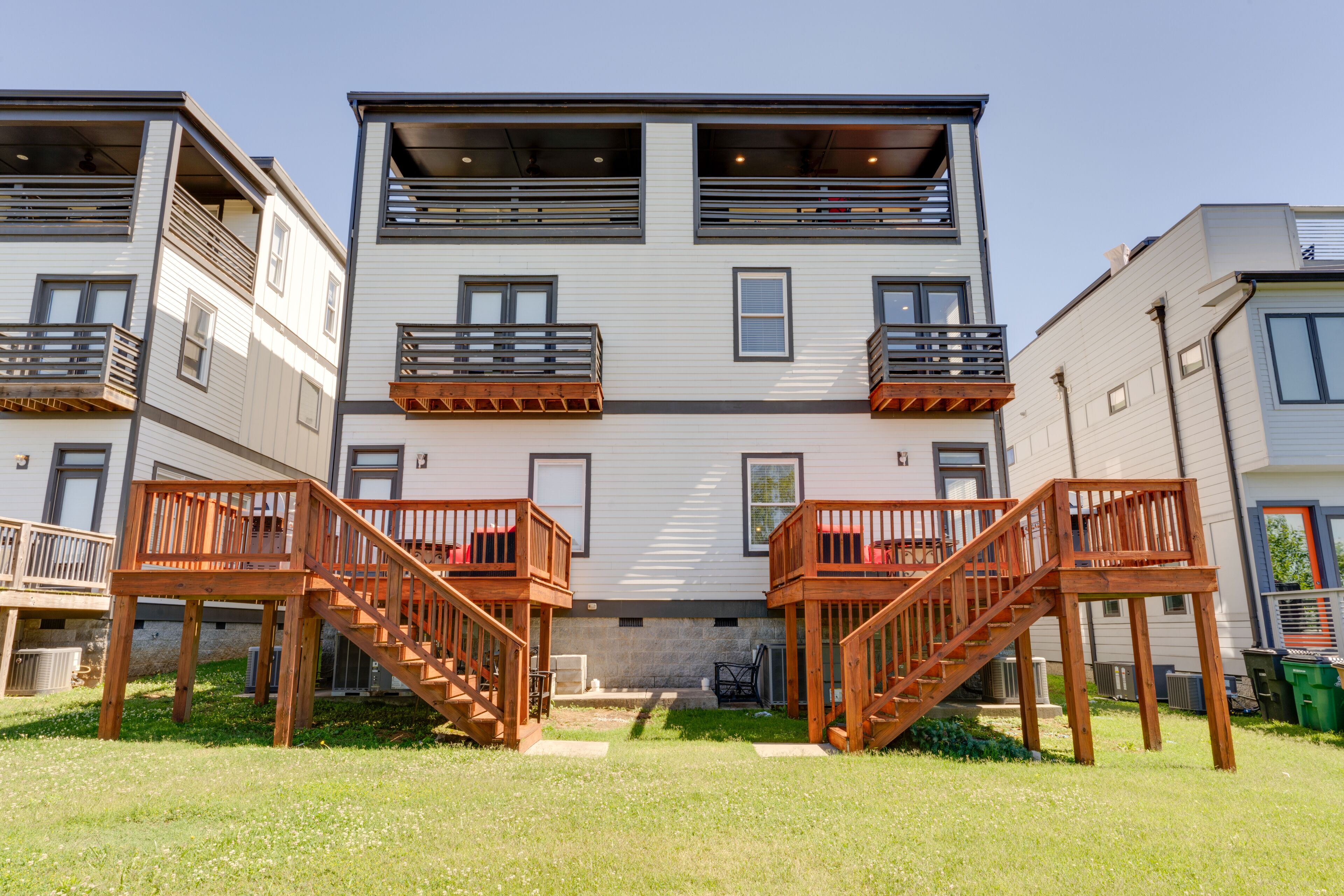 F1/F2)* 2 DOWNTOWN Homes - 28 BEDS - 5k SF - 8 BR!