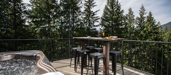 Eagles Nest - Townhouse with a View