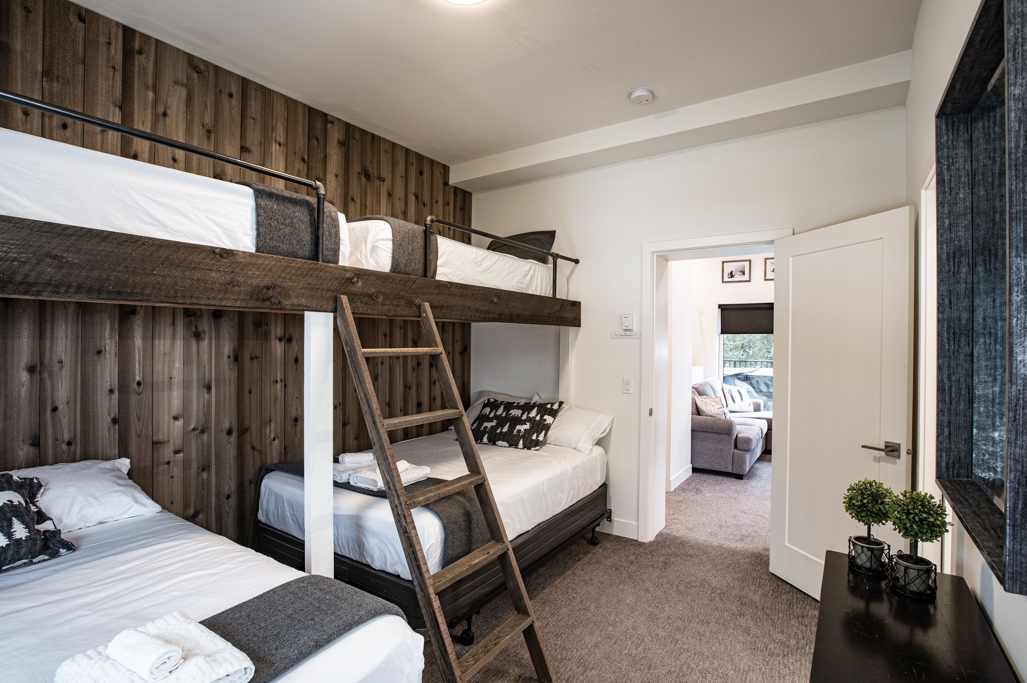 3 bedrooms, desk, iron/ironing board, WiFi