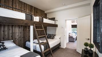 3 bedrooms, desk, iron/ironing board, WiFi