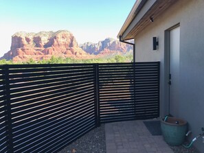 المنطقة المحيطة بالمنشأة