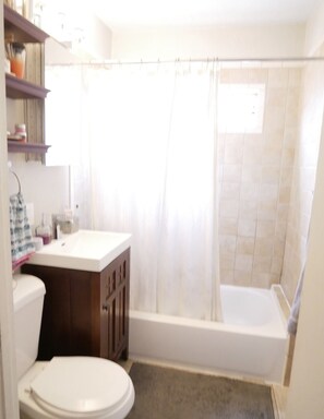 Bathroom - Sunny Silverlake Bungalow (Los Angeles)
