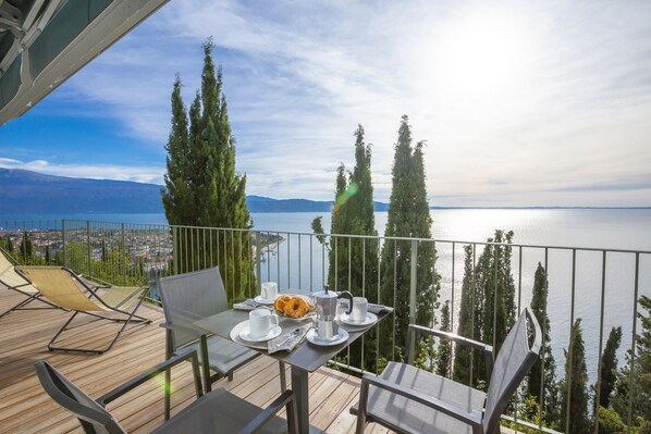 تناول الطعام بالخارج