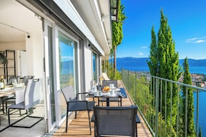 Outdoor dining - Rustichel fantastic Lake View, Toscolano Maderno, Italy (Toscolano Maderno)