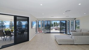 Smart TV - Agave Cove - Great Spot in the Heart of Avoca! (Avoca Beach)