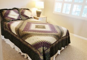 2 bedrooms, desk, iron/ironing board, WiFi