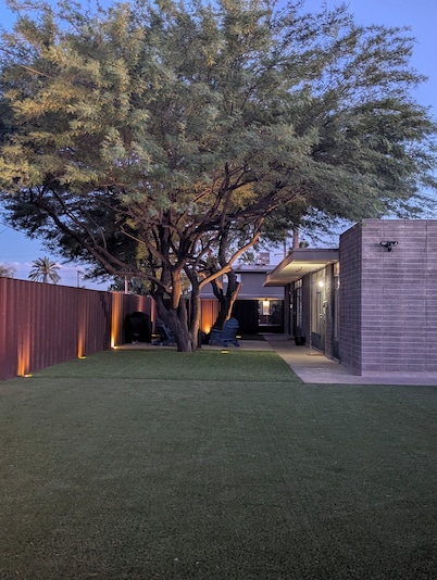 2BR Pet-Friendly Condo, Walkable Location