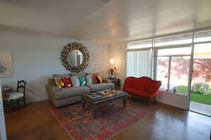 Smart TV - Mid-Century Chic Condo Near Restaurant Row (Phoenix)