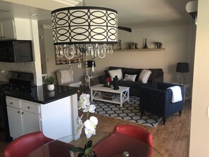 Smart TV, Netflix, Hulu, streaming services