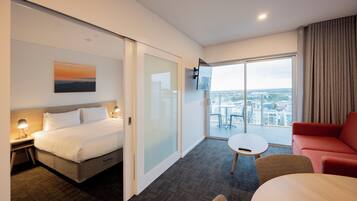Deluxe Studio Suite, Balcony | Premium bedding, pillowtop beds, in-room safe, desk