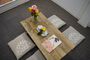 Apartment, Non Smoking | In-room dining