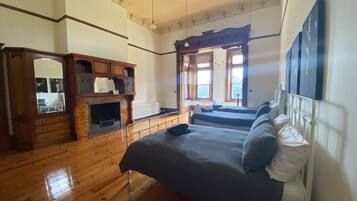 10 Schlafzimmer, BĂŒgeleisen/BĂŒgelbrett, WLAN, BettwĂ€sche
