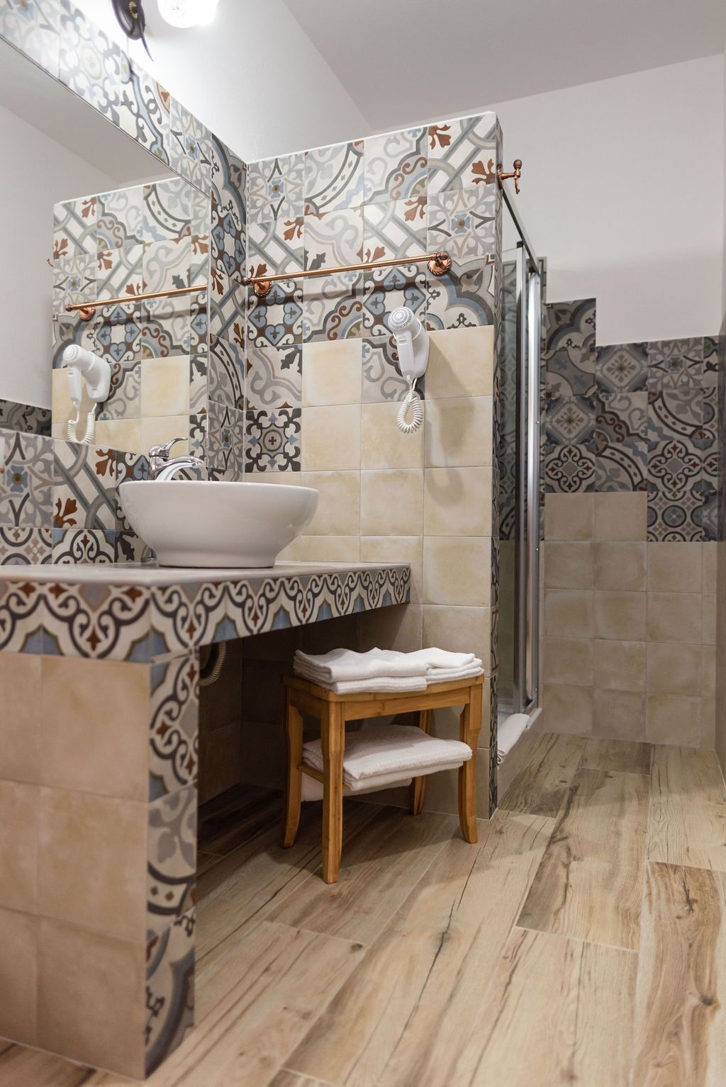 Doccia, soffione a pioggia, asciugacapelli, bidet