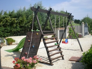 Children’s play area – outdoor