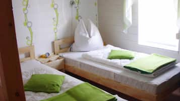 1 habitación, caja de seguridad en la habitación y ropa de cama