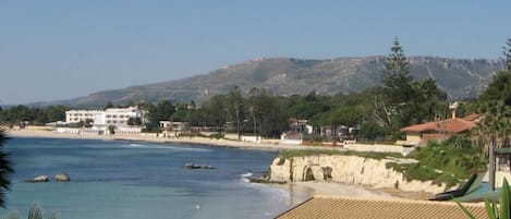 Villa, 2 habitaciones, para fumadores, vista al jardín | Playa | Playa en los alrededores