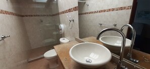Bathroom - The Hostel Bogota Real (Bogotá)